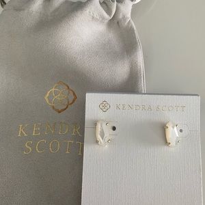 NWT Kendra Scott Betty Ivory Pearl Silver Earrings